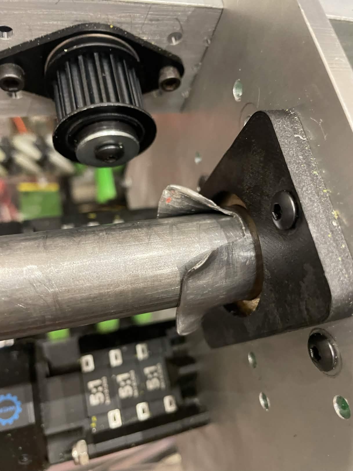 Hard pivot to dead-axle prototype one week before comp